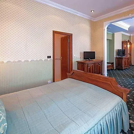 Grand London Hotel 5*