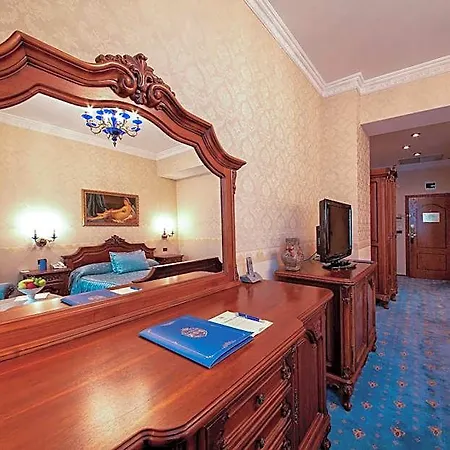 Grand London